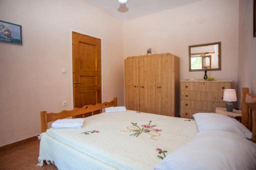 Willa Fernanda'S Traditional 2 Floor House Poros  Zewnętrze zdjęcie