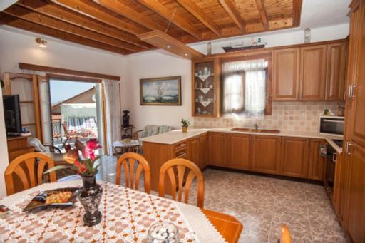 Willa Fernanda'S Traditional 2 Floor House Poros  Zewnętrze zdjęcie