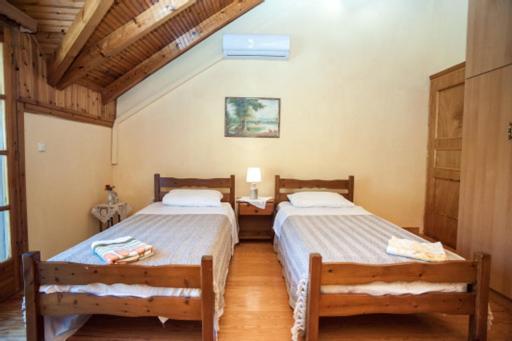 Willa Fernanda'S Traditional 2 Floor House Poros  Zewnętrze zdjęcie